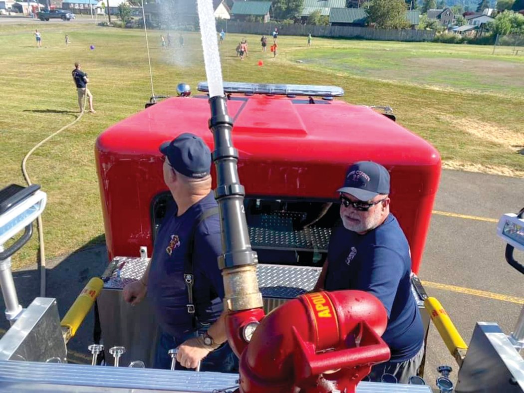 In Focus Fire District 11 Helps Cool Down Pe Ell Community The Daily